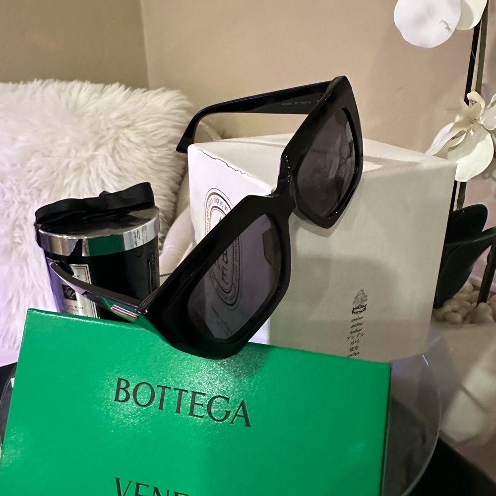BOTTEGA Veneta sunglasses